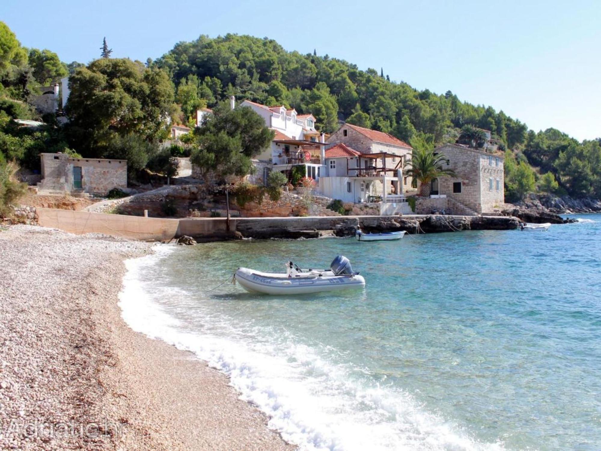 Holiday home Four Bedroom Gdinj